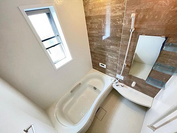 ゆったりとした1坪サイズの浴室は、日々の疲れを癒してくれます♪