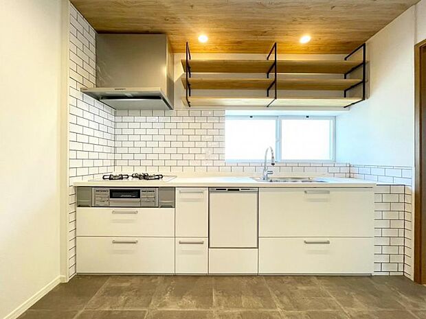 壁付けキッチンは空間を有効活用出来て、換気もしっかりできます！