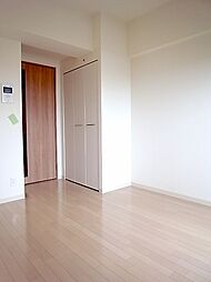 阪急神戸本線 西宮北口駅 徒歩9分の賃貸マンション 6階1Kのリビング/ダイニング