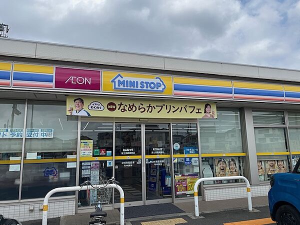 ミニストップ富士見鶴瀬東店　物件から448ｍ