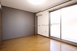 アンプルールフェールＣｏｕｒａｇe 3階1Kのリビング/ダイニング