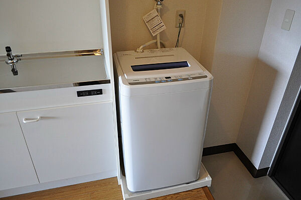 画像14:洗濯機がついております。