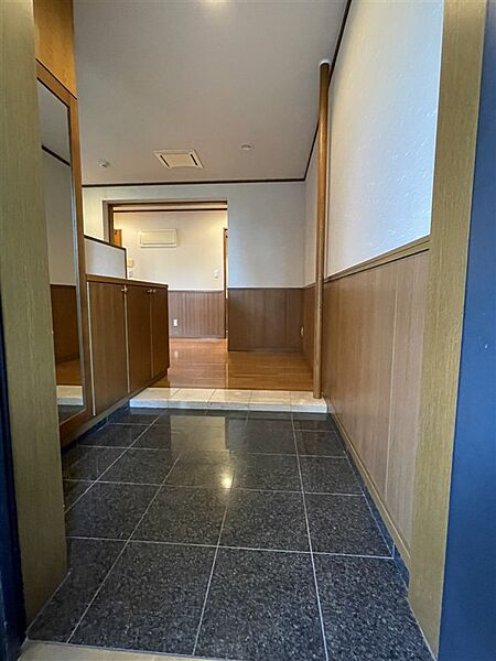 玄関を拡大表示