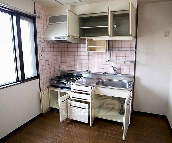 画像17:収納スペース豊富なキッチンです・