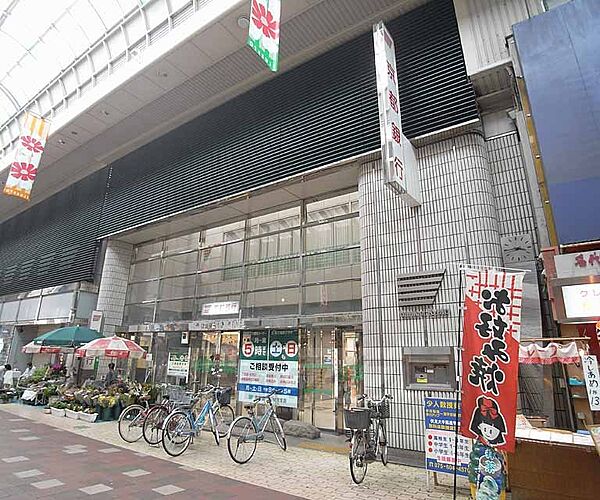 画像30:京都銀行 伏見支店まで34m 大手筋商店街内の京都銀行です。最寄は伏見桃山駅です