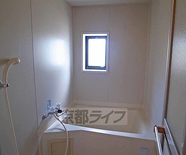 画像24:お風呂にも窓あります