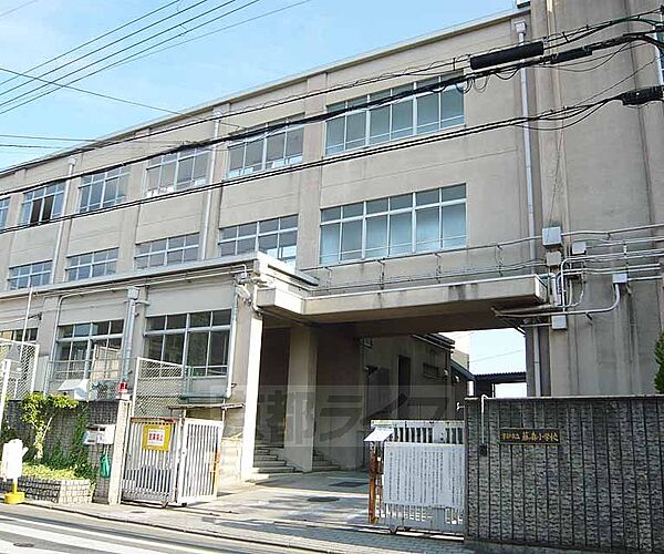 藤ノ森小学校まで748m 活気溢れる小学校です。