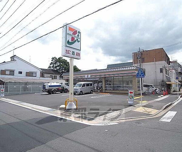 画像5:セブンイレブン　淀池上町店まで300m 角地のコンビニです。ガレージも広いです。