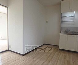 近鉄京都線 伊勢田駅 徒歩10分の賃貸アパート 1階2DKのリビング/ダイニング