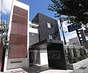 くいな橋駅より徒歩8分 築19年6ヶ月 3階建の賃貸物件