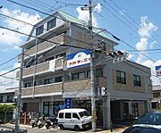 久津川駅より徒歩4分 2階 築30年2ヶ月の賃貸物件