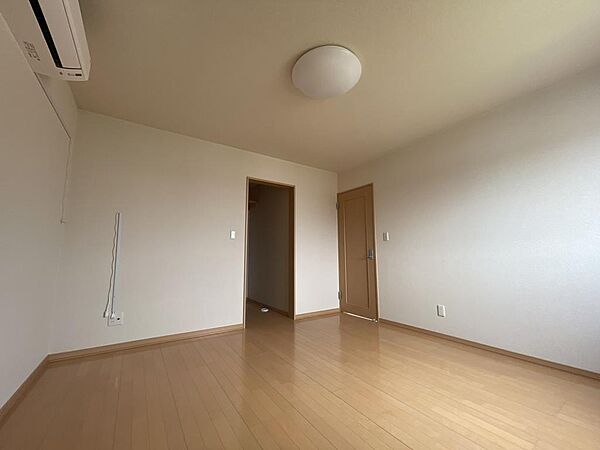 寝室にエアコン付き