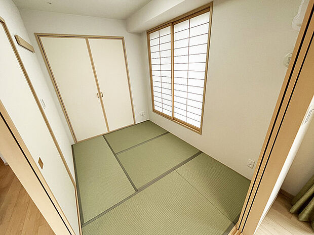 リビング横の和室は、家事やお子様のお昼寝スペースにもぴったりです。