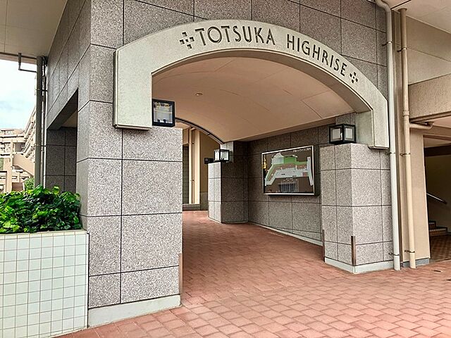 8 / 23