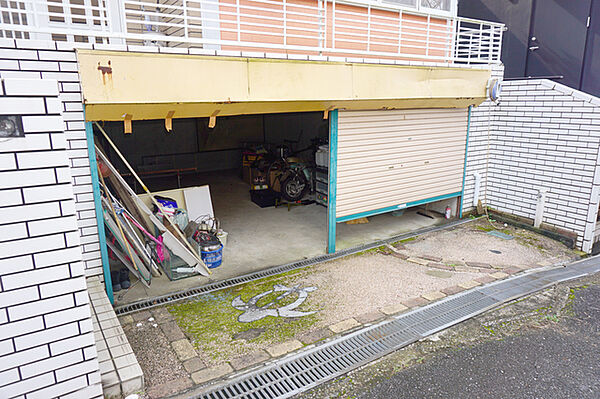 シャッター設置のガレージ