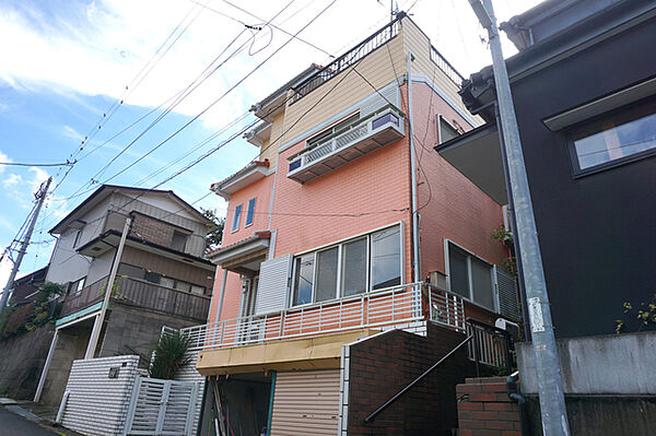 第一種低層住居専用地域内の閑静な住宅地