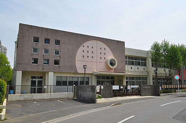 ゆりのき台保育園580m徒歩8分