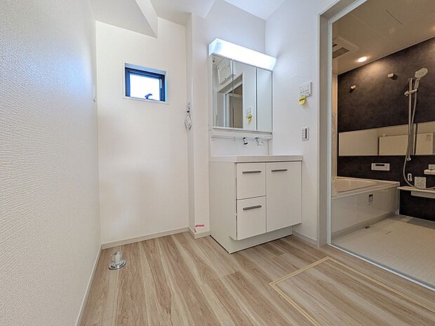 慌ただしい朝にもゆとりの洗面室