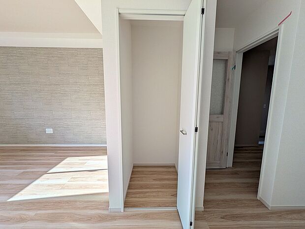 約4.8帖洋室・収納内部