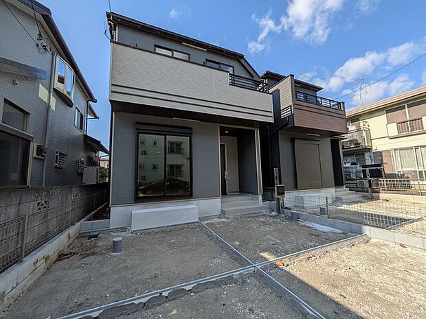 朝日の入る東向きです