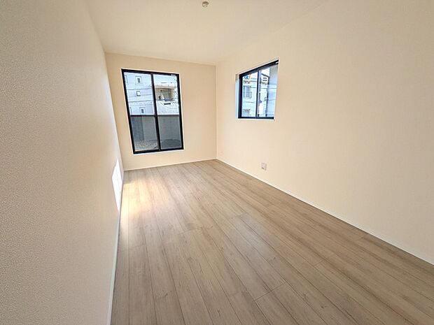 約7.37帖洋室。バルコニーに出られます