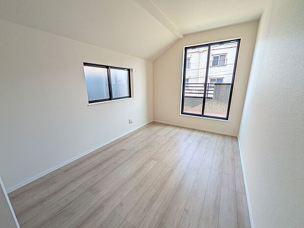 バルコニーへは2室から出入りが可能です