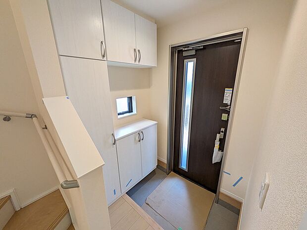 収納スペースのある玄関