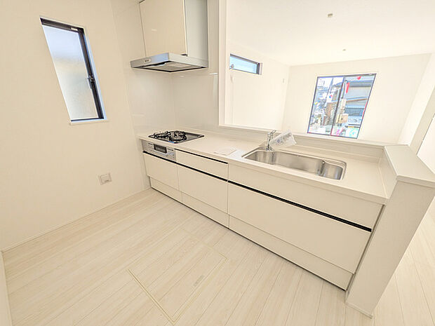 リビングの様子を見ながらお料理できる対面式キッチン