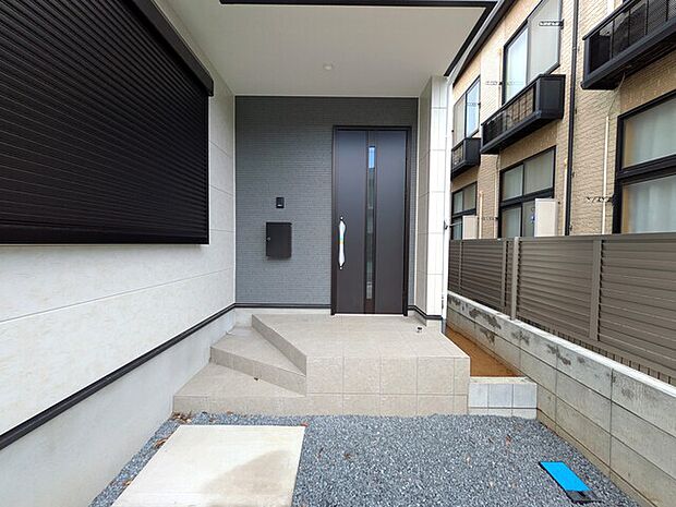 正面からの様子・郵便受け