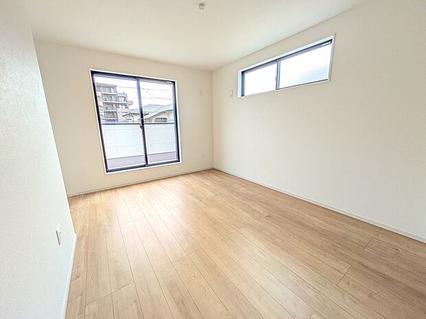 バルコニーに出られる約10帖・洋室