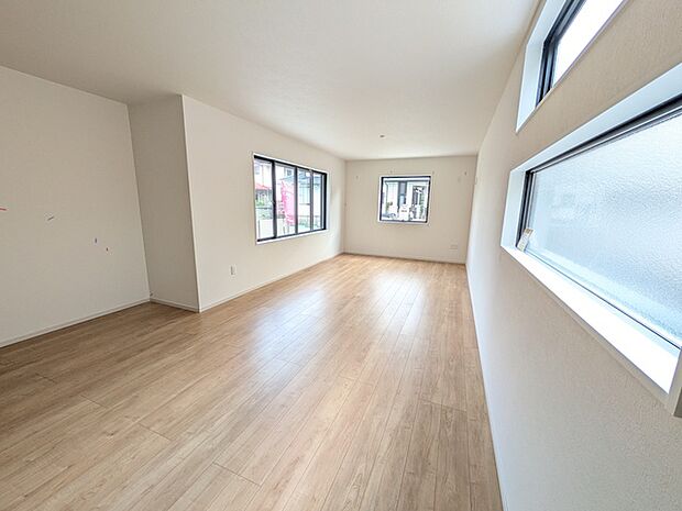 採光たっぷりのリビング