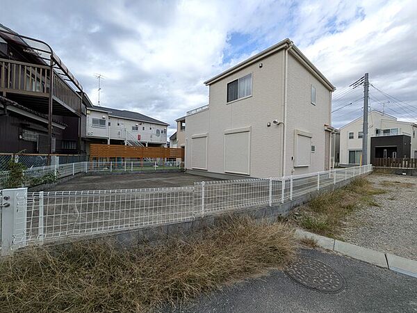 アイデアが膨らむがる広いお庭があります