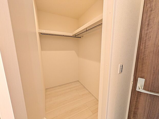 ウォークインクローゼットございます