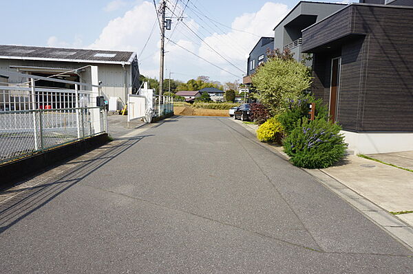 車や自転車の運転やお子様や高齢者にも安心の平坦地