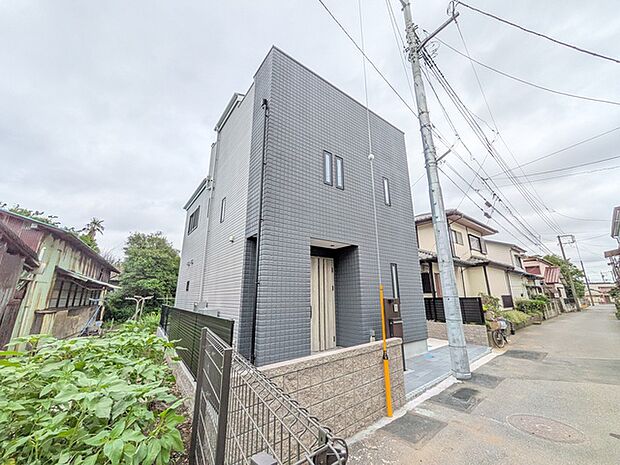 空を感じる屋上リビングには家具・水栓・コンセント付き？