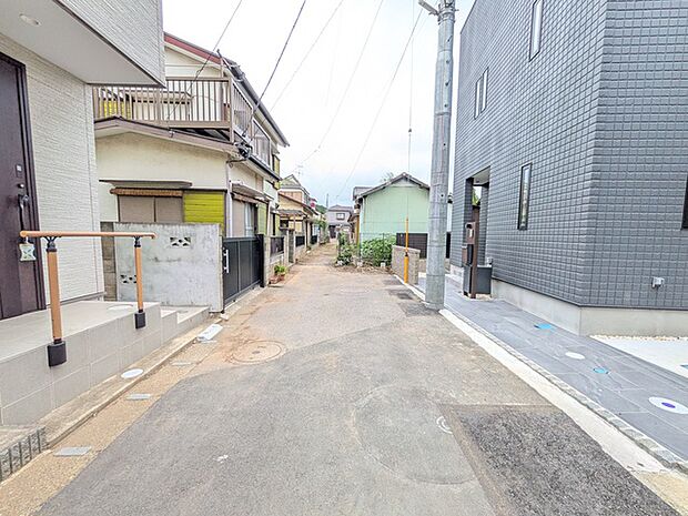 前面道路は公道幅・約4m北西側に接道しています