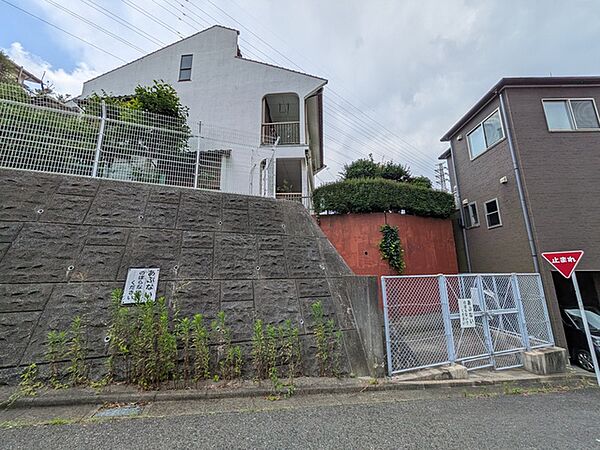 高台に立地しています