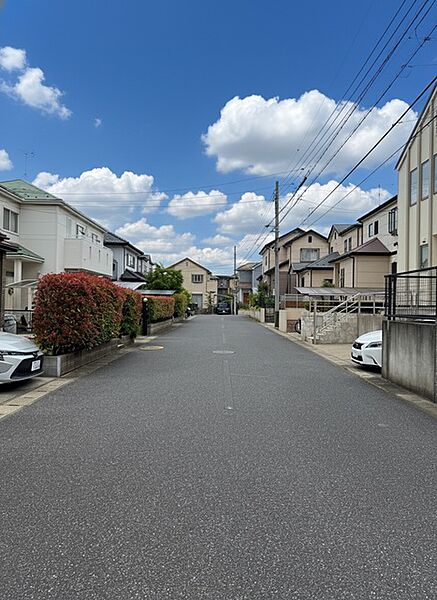 第一種低層専用地域内の閑静な住宅地です
