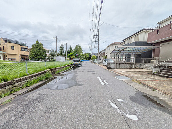 小学校へは徒歩4分　　