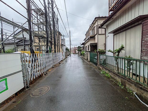 小学校へは徒歩5分 徒歩圏内にスーパー・コンビニあり