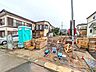 外観：人感センサー付き玄関灯　防犯カメラで防犯対策◎