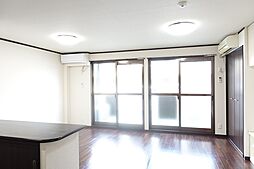 Surplus　Threeハイマート明金B 102 2階1LDKのリビング/ダイニング