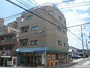六甲道駅より徒歩5分 築28年5ヶ月 4階建の賃貸物件
