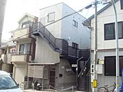 六甲駅より徒歩10分 築36年4ヶ月 3階建の賃貸物件