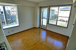 メゾン・ドゥ・ソレイユ 2階ワンルームのリビング/ダイニング