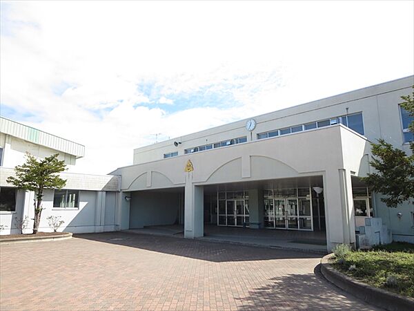 北見市立東相内小学校（728m）