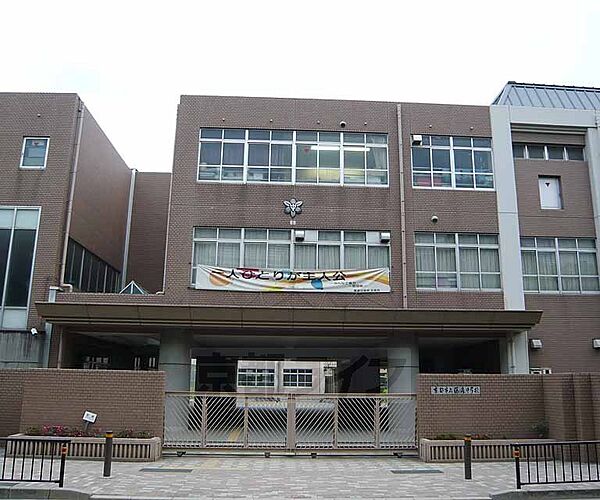 画像9:藤森中学校まで1500m 活気のある中学校です。