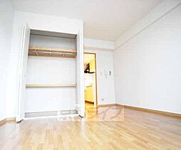 京都市営烏丸線 くいな橋駅 徒歩6分の賃貸マンション 3階1Kのリビング/ダイニング