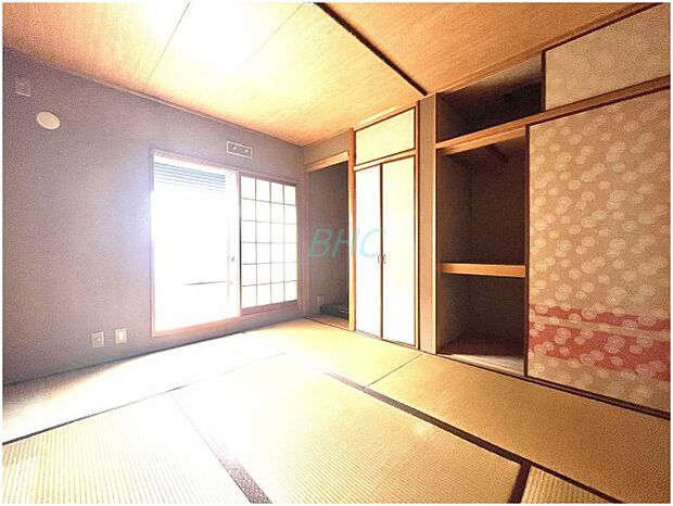 和室（2階）　日本で生まれた世界に誇る文化の一つ、和み室がある幸せを満喫して頂けます。お子様の遊び室から客間としてまで、多様なシーンに対応できます。