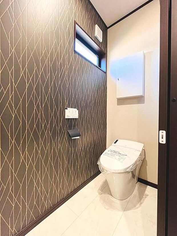 スタイリッシュに見せてくれるタンクレストイレ